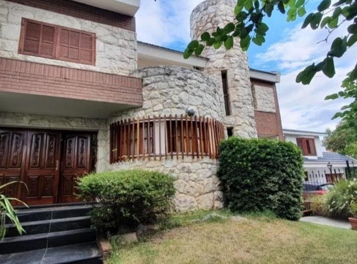 Casa · 450m² · 4 Ambientes · 1 Cochera