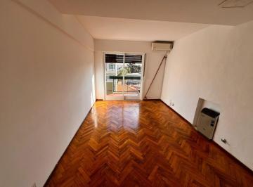 Departamento · 70m² · 3 Ambientes · 1 Cochera · Departamento en Venta en Ejército 657 Adrogué, Almirante Brown
