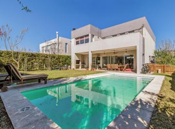 Casa · 244m² · 4 Dormitorios · Casa con 4 Dorm. en Lote Interno - Los Alisos