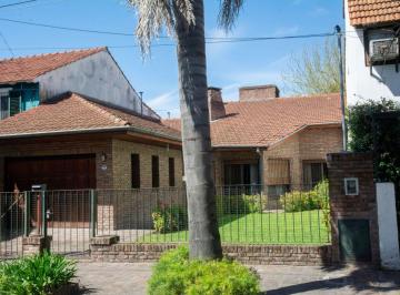 Casa de 4 ambientes, San Isidro · Chalet Sobre Lote de 312 m² con 2 Dorm., Jardín y Fondo Libre en Venta en Béccar