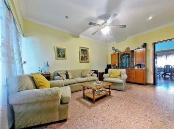 Casa · 144m² · 4 Ambientes · 2 Cocheras · Venta Casa 4 Amb Hurlingham Cochera Quinch Parrill