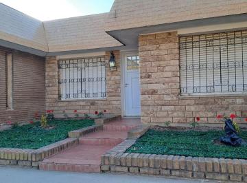 Casa · 223m² · 5 Ambientes · 1 Cochera · Se Vende Casa 2 Dormitor B Rivadavia Villa Maria