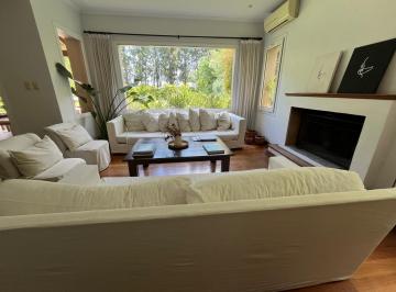 Casa · 1200m² · 5 Ambientes · 3 Cocheras · Casa en Santa Barbara