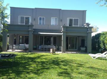 Casa · 270m² · 5 Ambientes · 2 Cocheras · Santa Barbara Enero 2027 Usd 4500.