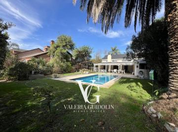 Casa · 291m² · 5 Ambientes · 3 Cocheras · Casa en Nautico Escobar