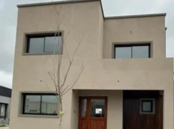 Casa · 197m² · 6 Ambientes · 3 Cocheras · Casa Venta Barrio San Pablo Pilar