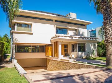 Casa · 550m² · 6 Ambientes · 2 Cocheras · Casa en Venta - Funes Hills - San Marino - Cuatro Dorm.