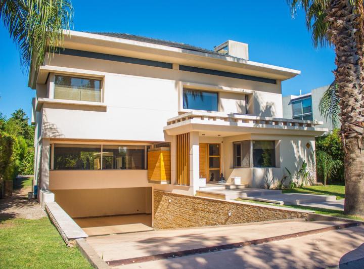 Casa · 550m² · 6 Ambientes · 2 Cocheras