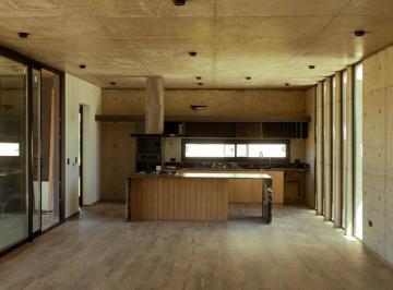 Casa · 180m² · 4 Ambientes · 1 Cochera · Casa en Everlinks