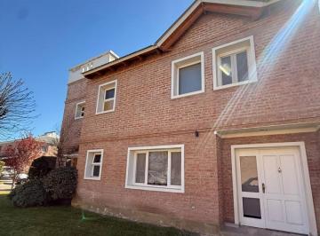 Casa · 5 Ambientes · 1 Cochera · Casa de Tres Dorm. en Alquiler - Barrio Villa Luisa