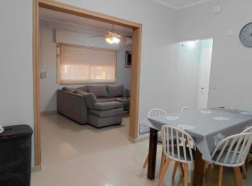 Casa · 80m² · 4 Ambientes · 1 Cochera · Venta Duplex 4 Amb Cochera y Patio en Ramos Mejía