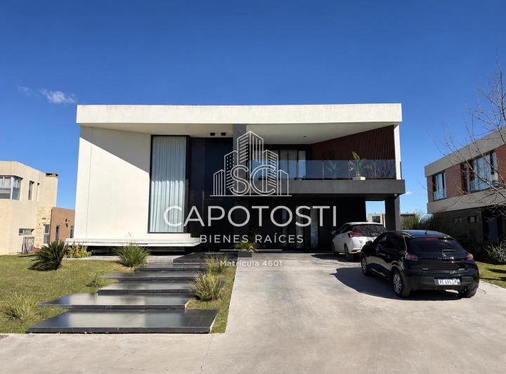 Casa · 550m² · 7 Ambientes · 2 Cocheras