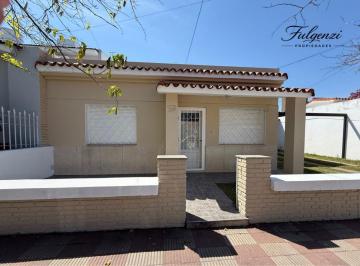 Casa de 4 ambientes, Córdoba · Alquilo I Casa I Villa Cabrera I 2 Dorm. con Patio y Cochera