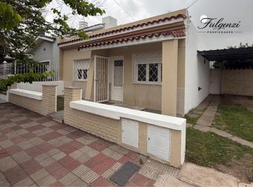 Casa de 4 ambientes, Córdoba · Alquilo I Casa I Villa Cabrera I 2 Dorm. con Patio y Cochera