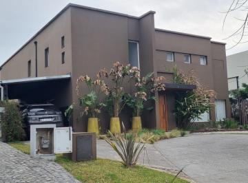 Casa · 245m² · 5 Ambientes · 5 Cocheras · Casa Venta 5 Ambientes en Barrio Cerrado Santa María de Los Olivos, Grand Bourg, Malvinas Argentinas