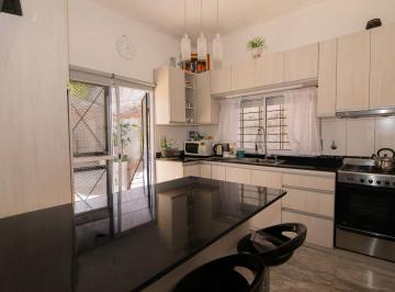 PH · 192m² · 4 Ambientes · 1 Cochera · Venta PH 4 Amb Patio Quincho Cochera - Tablada