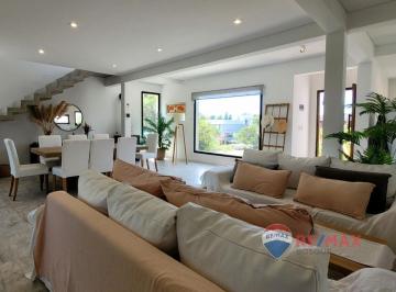 Casa · 250m² · 6 Ambientes · 1 Cochera · Venta Casa Costa Esmeralda Residencial II Gas Nat