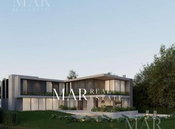 Casa · 650m² · 8 Ambientes · 2 Cocheras · Exclusiva Casa en Construcción con Vistas Al Lago Central, en El Barrio Los Castores.
