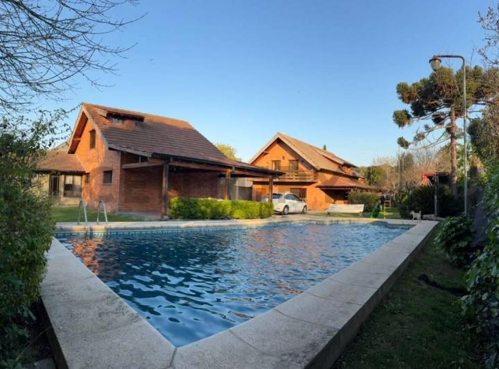 Casa · 280m² · 5 Ambientes · 3 Cocheras