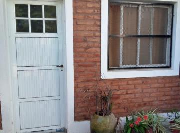 Casa · 110m² · 4 Ambientes · 1 Cochera · Se Vende Casa en Adelina Oeste de 2 Dorm. y Cochera!