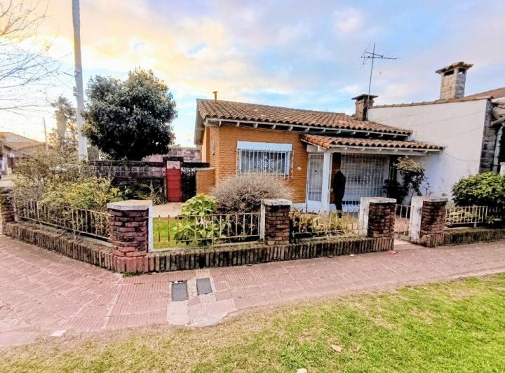 Casa en alquiler en Villa Luzuriaga · 3 ambientes
