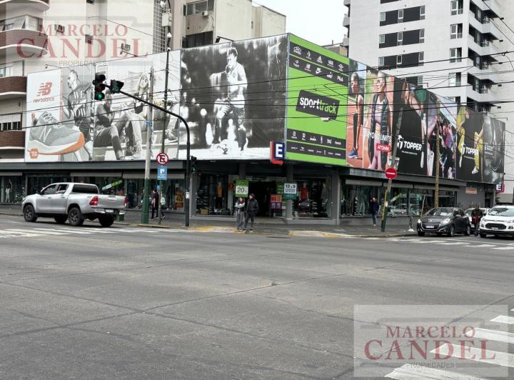 Local comercial · 1700m²