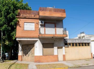 Casa · 157m² · 3 Ambientes · 2 Cocheras · Casa de 3 Ambientes con Cochera en Venta en Munro