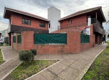 Casa · 20m² · 7 Ambientes · En Venta Importante Chalet