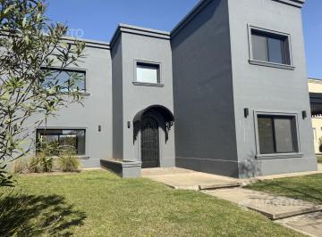 Casa · 200m² · 5 Ambientes · 2 Cocheras · Alquiler Casa 5 Ambientes en Puertos Barrio Vistas
