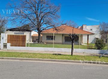 Casa · 400m² · 4 Dormitorios · 2 Cocheras · Excelente Oportunidad de Inversiön!