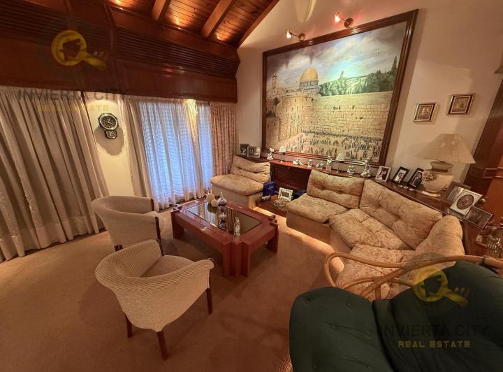 Casa · 369m² · 10 Ambientes · 2 Cocheras