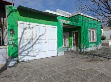 Casa · 135m² · 6 Ambientes · 1 Cochera · Venta Propiedad a Remodelar Excelente Ubicación.