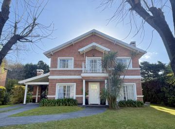 Casa · 150m² · 4 Ambientes · 3 Cocheras · Casa en Venta en Solar del Bosque Canning