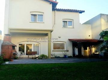 Casa de 5 ambientes, La Plata · Casa de 270 m² con 4 Dorm. en Venta en La Plata.