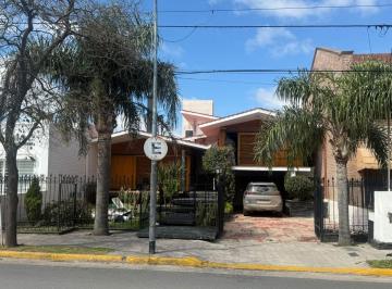 Casa de 6 ambientes, Córdoba · Vendo Casa con Pileta - a m Rafael Nuñez - Apto Credito
