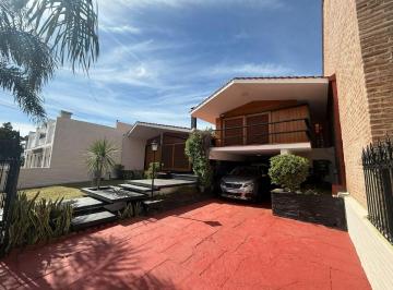 Casa de 6 ambientes, Córdoba · Vendo Casa con Pileta - a m Rafael Nuñez - Apto Credito