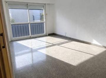 Departamento · 60m² · 3 Ambientes · Apto Credito. Departamento de Tres Ambientes con Balcon. Luro y San Juan
