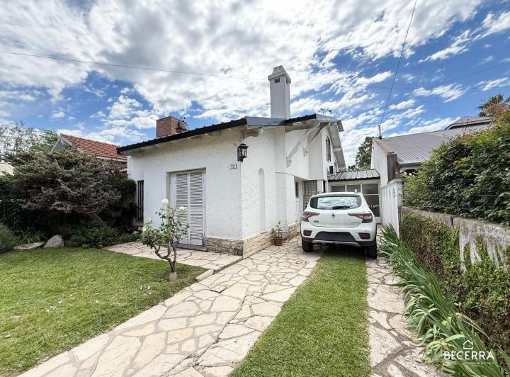 Casa · 198m² · 4 Ambientes · 4 Cocheras