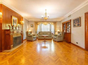 Casa · 420m² · 9 Ambientes · 6 Cocheras · Casa 9 Amb en Venta en Villa Devoto Plaza Arenales