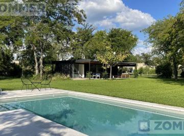 Casa · 122m² · 4 Ambientes · 6 Cocheras · Casa en Venta o Contrato a un Año - Chacras del Ocho - Pileta y Parrilla