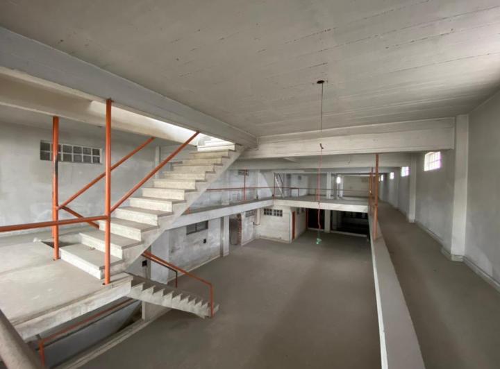 Terreno · 1575m² · 12 Ambientes