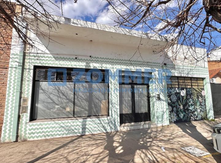 Bodega-Galpón · 230m² · 2 Ambientes · 1 Cochera
