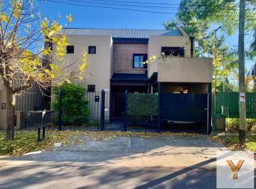 Casa · 181m² · 6 Ambientes · Casa en Venta - 3 Dorm. 4 Baños - 325 m - La Plata