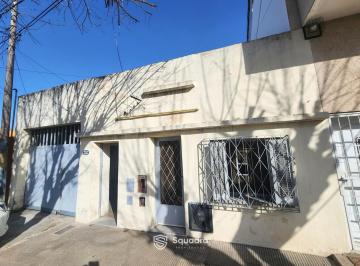 Casa · 160m² · 4 Ambientes · 2 Cocheras · Venta | Permuta - Casa de 2 Dorm. - Barrio Urquiza, Rosario. Apto Crédito.