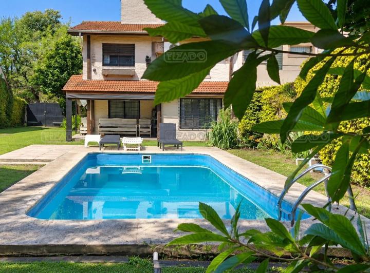 Casa · 222m² · 5 Ambientes · 2 Cocheras