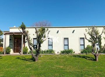 Casa de 4 ambientes, Fighiera · Casa en Venta en Azhares del Parana