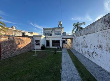 PH · 135m² · 5 Ambientes · 1 Cochera · Venta PH 4 Ambientes con Jardin y Cochera Bernal