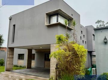 Casa · 253m² · 4 Dormitorios · 2 Cocheras · Casa en Venta Barrio Privado en Yerba Buena
