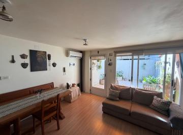 PH · 37m² · 2 Ambientes · Venta. PH 2 Amb C/ Patio. V Luro. Caba