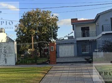 Casa · 240m² · 5 Ambientes · Casa en Venta en Paso del Rey